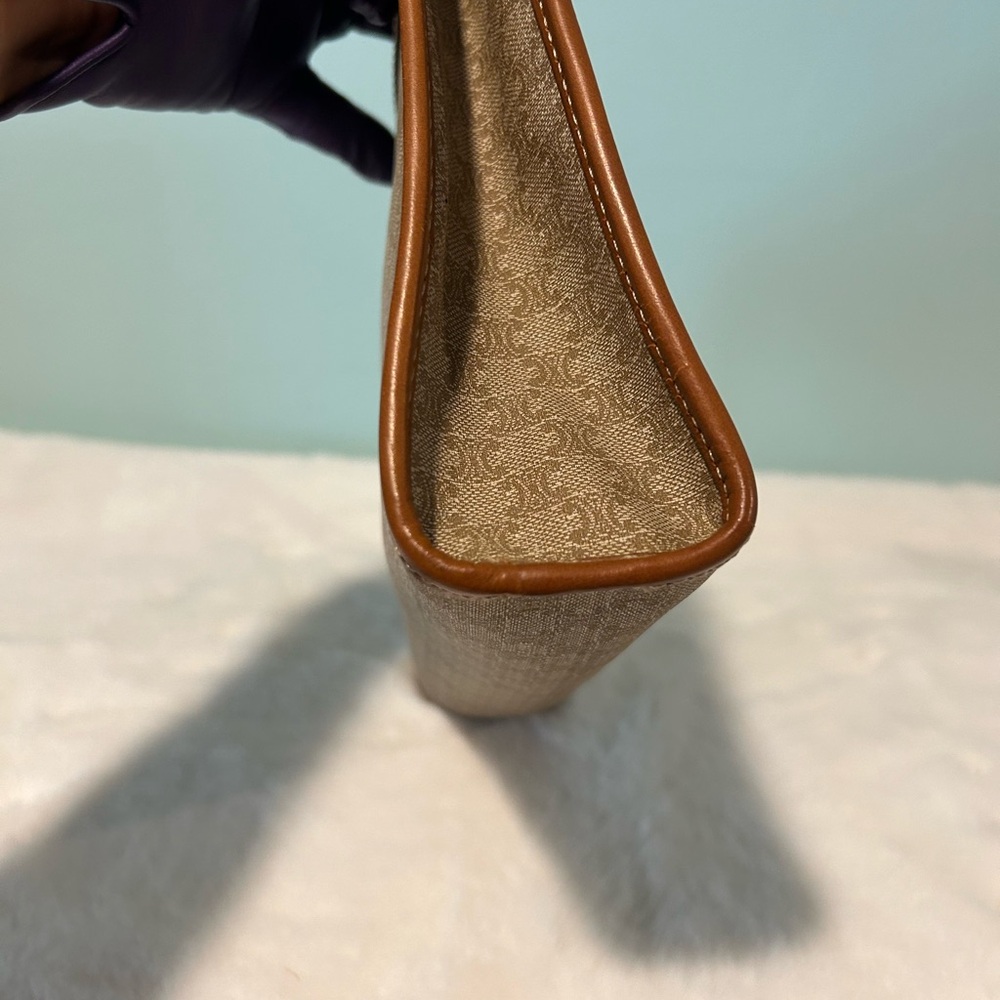 CELINE Clutch in Beige Canvas. Authentic and pre-owned. - Picture 4 of 14